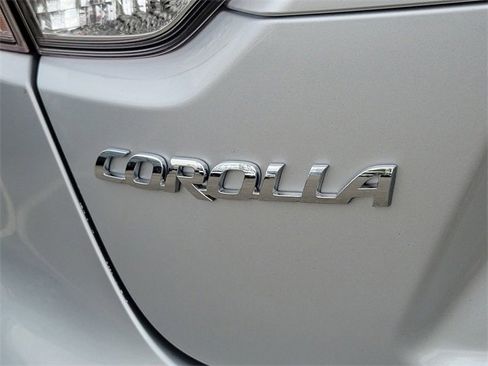 Used 2025 Toyota Corolla LE image 22