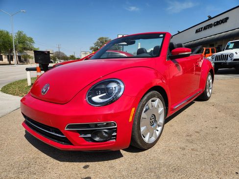 Used 2018 Volkswagen Beetle 2.0T S image 1