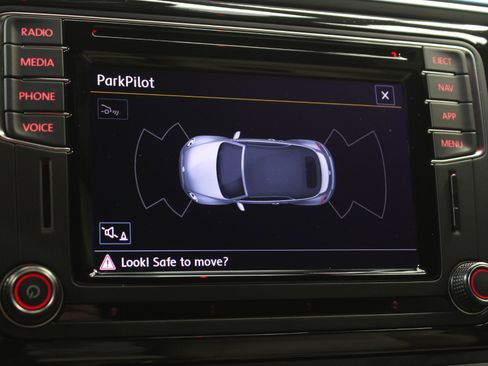 Used 2018 Volkswagen Beetle 2.0T SE w/ SE Premium Package image 48