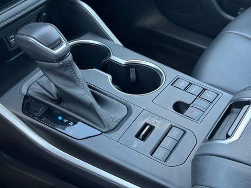 Used 2023 Toyota Highlander XLE image 34