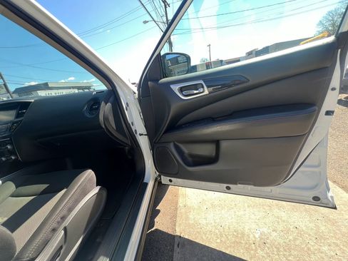 Used 2019 Nissan Pathfinder S AWD/4WD image 30
