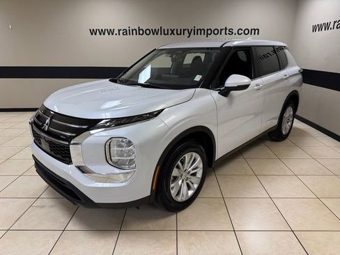 New 2026 Mitsubishi Outlander ES image 3