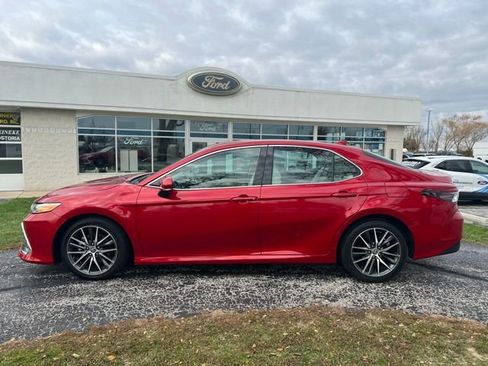 Used 2023 Toyota Camry XLE FWD image 5