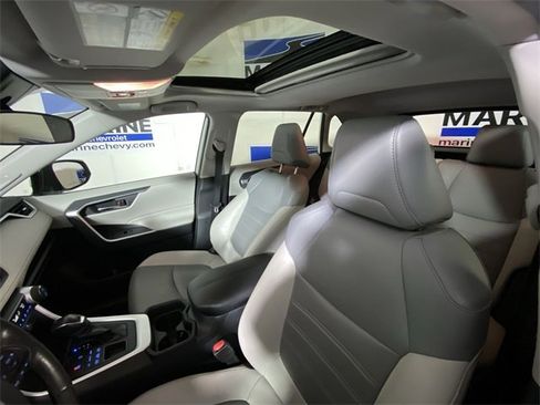Used 2019 Toyota RAV4 XLE Premium image 24
