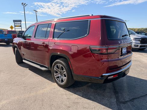 Used 2024 Jeep Wagoneer L Series II image 8