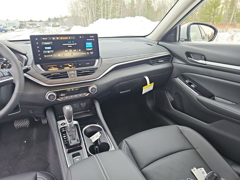 New 2025 Nissan Altima 2.5 SL FWD image 19