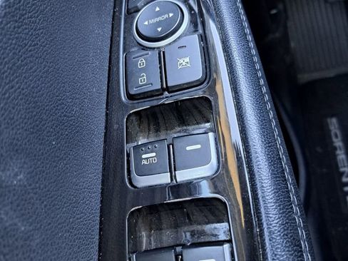 Used 2019 Kia Sorento L image 15