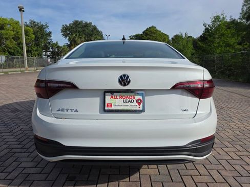 Used 2024 Volkswagen Jetta SE w/ Panoramic Sunroof Package FWD image 10