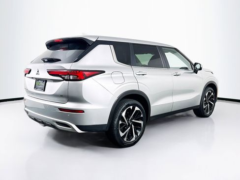 Used 2024 Mitsubishi Outlander SE Black Edition image 9