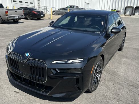 Certified 2024 BMW 740i xDrive w/ Premium Package 2 AWD/4WD image 5