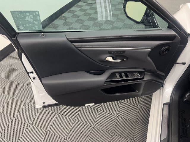 Certified 2025 Lexus ES 300h w/ Premium Package FWD image 9