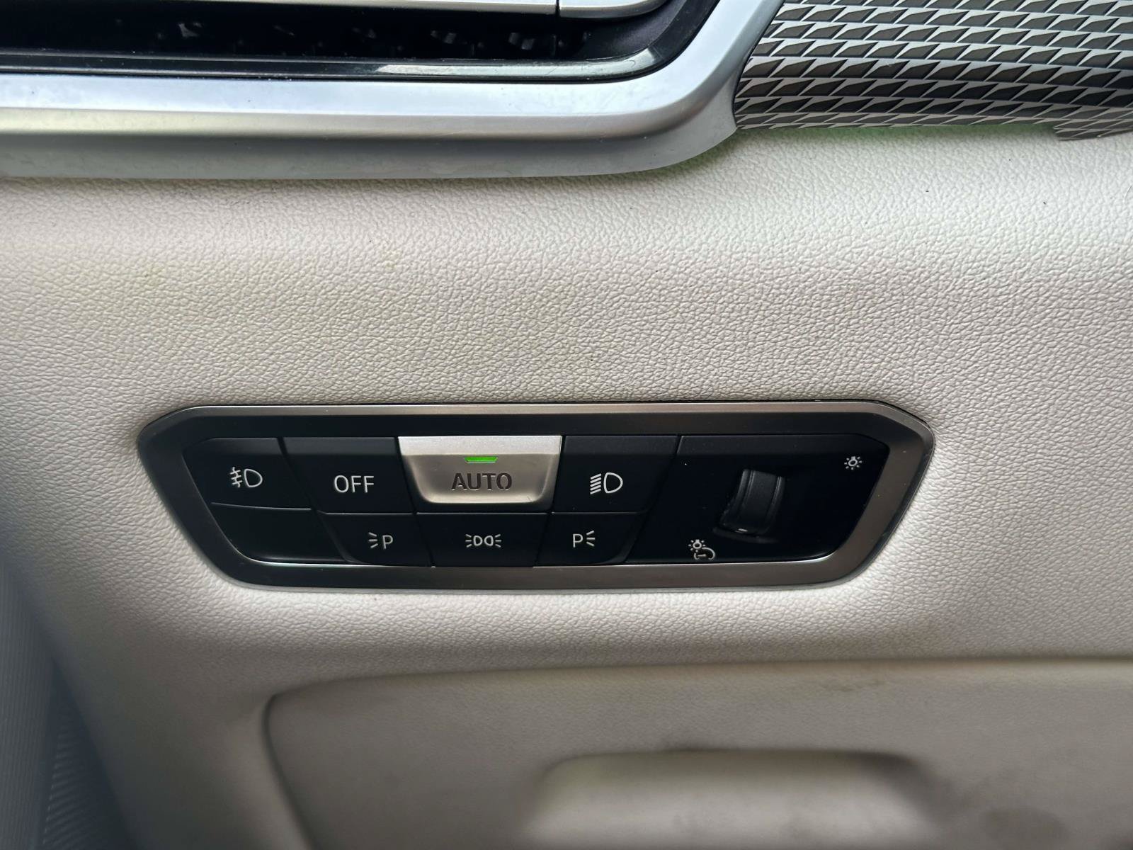 Used 2019 BMW X5 xDrive40i w/ M Sport Package AWD/4WD image 19