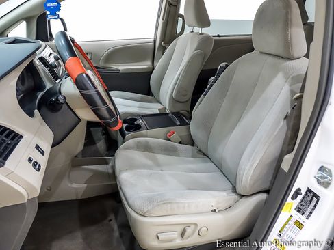 Used 2011 Toyota Sienna LE image 12
