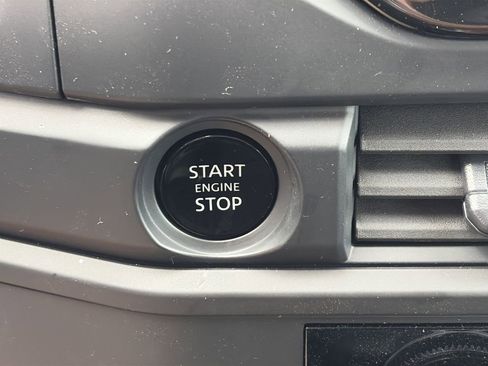 Certified 2025 Nissan Pathfinder S image 17