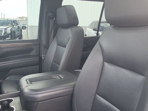 Used 2022 Chevrolet Tahoe Z71 w/ Luxury Package AWD/4WD image 11