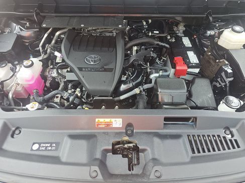 Used 2023 Toyota Highlander XLE image 22