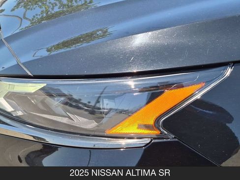 Used 2025 Nissan Altima 2.5 SR FWD image 10