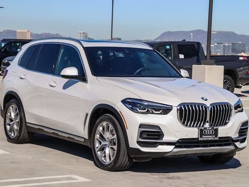 Used 2023 BMW X5 xDrive40i w/ Luxury Seating Package image 3