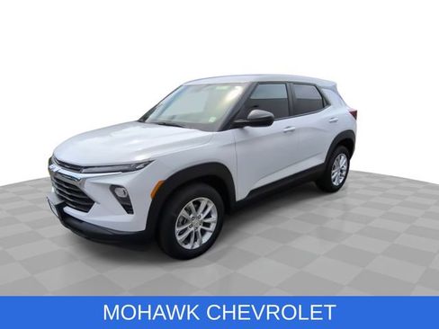 Certified 2026 Chevrolet TrailBlazer LS w/ LS Convenience Package FWD image 4