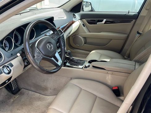 Used 2014 Mercedes-Benz C 300 4MATIC Sedan image 4