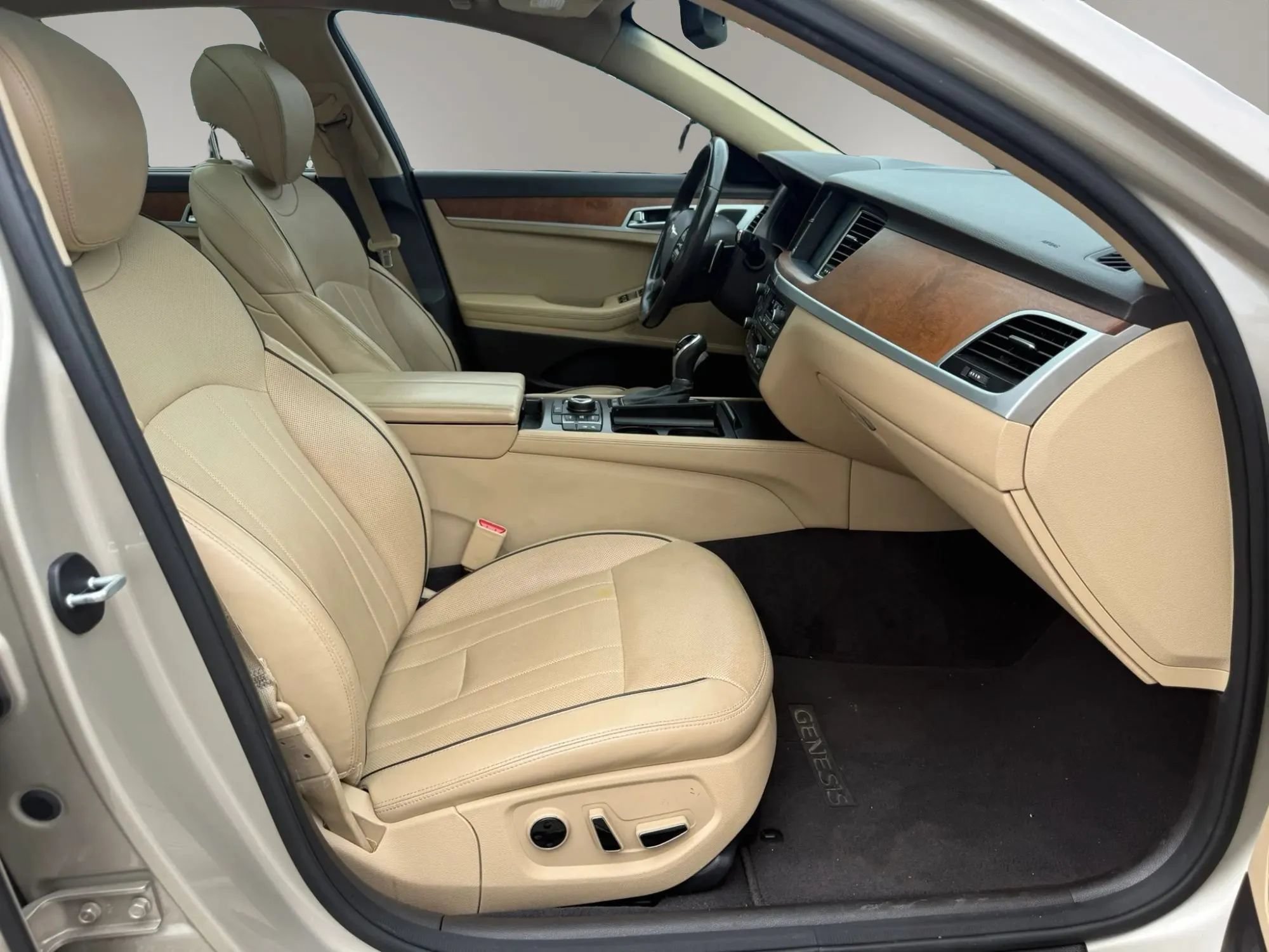 Used 2015 Hyundai Genesis 3.8 w/ Option Group 04 RWD image 10