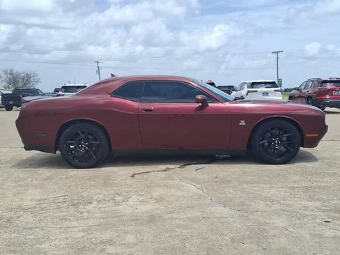 Used 2017 Dodge Challenger R/T Scat Pack w/ Leather Interior Group RWD image 4