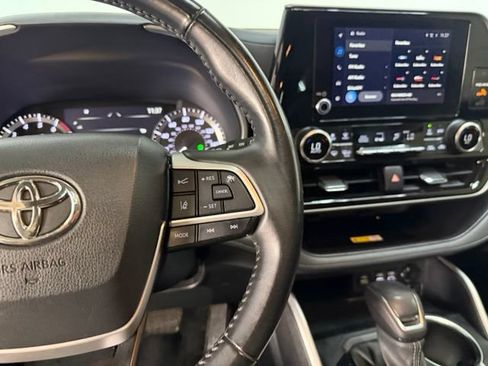 Used 2023 Toyota Highlander XLE AWD/4WD image 22