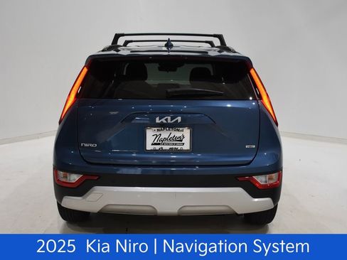 Certified 2025 Kia Niro EX FWD image 5