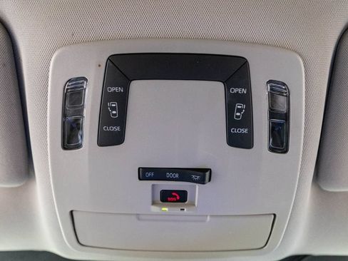 Certified 2025 Toyota Sienna LE FWD image 27