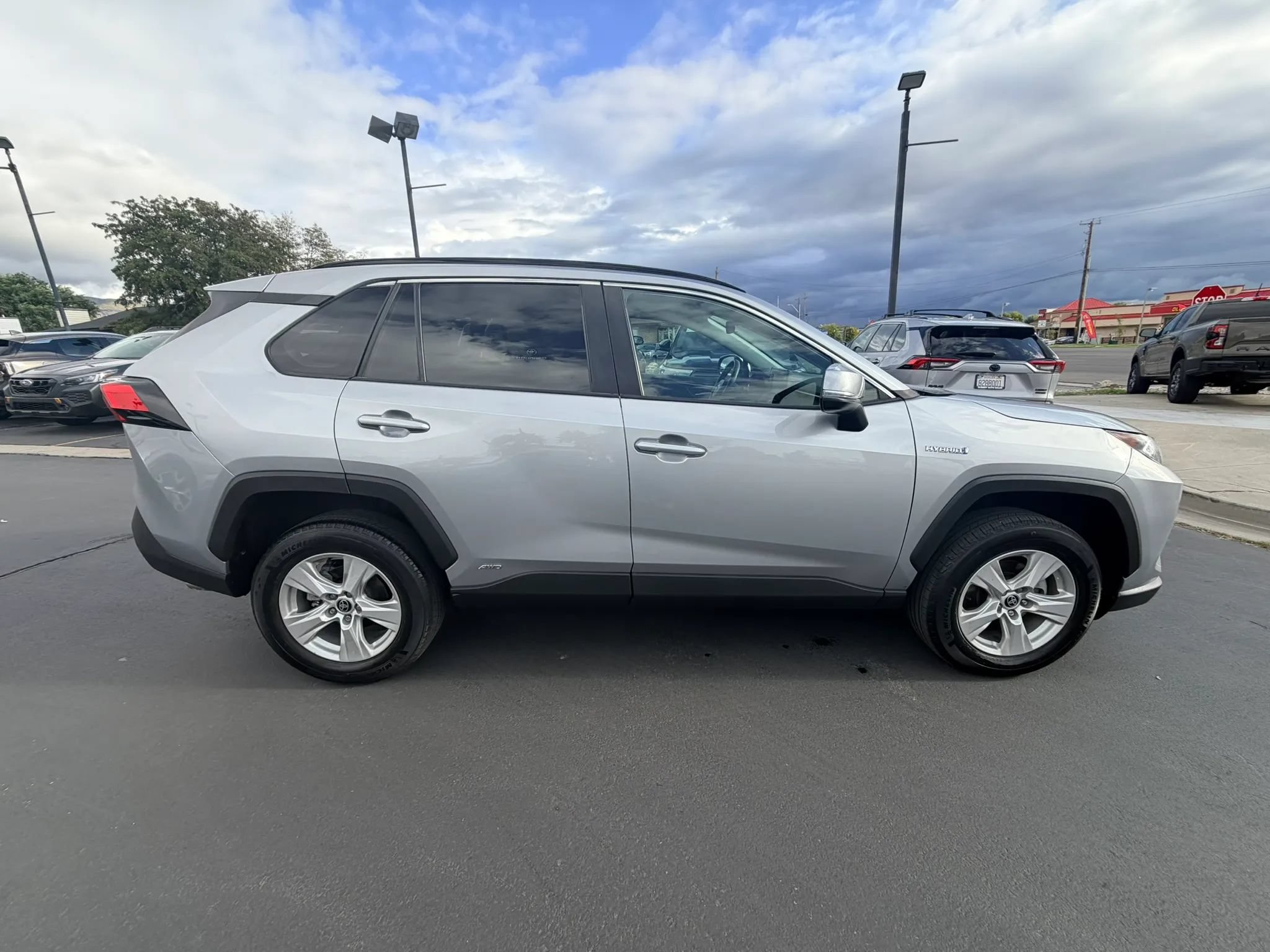 Used 2021 Toyota RAV4 XLE w/ XLE Grade Weather Package AWD/4WD image 2