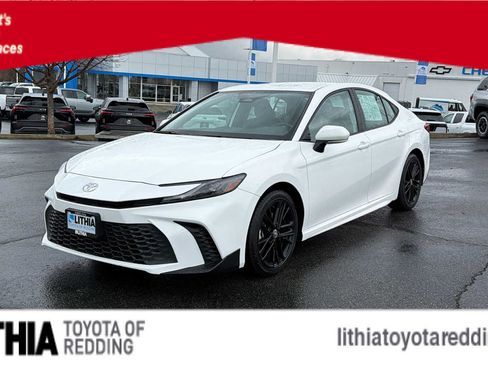 Certified 2025 Toyota Camry SE image 1