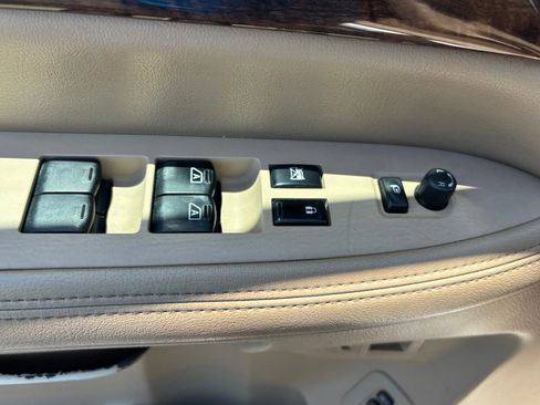 Used 2014 Nissan Armada Platinum w/ 2nd Row Captain Seat Package RWD image 8