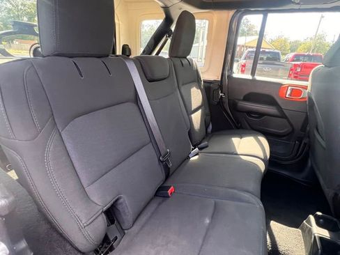 Used 2020 Jeep Wrangler Unlimited Sahara image 12
