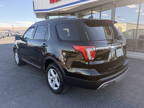 Used 2017 Ford Explorer XLT w/ Equipment Group 201A AWD/4WD image 3