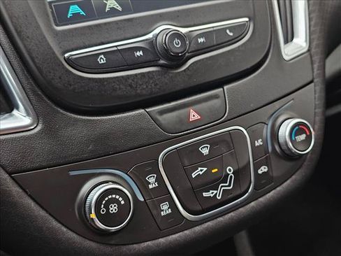 Used 2018 Chevrolet Malibu LT FWD image 30