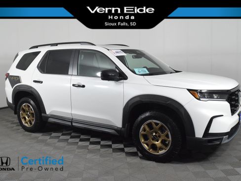 Certified 2024 Honda Pilot TrailSport image 1