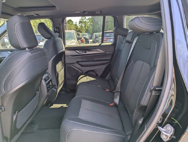 New 2027 Jeep Grand Cherokee Laredo X RWD image 15