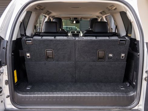 Used 2018 Lexus GX 460 image 33