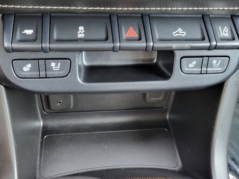 Used 2018 GMC Canyon Denali image 19