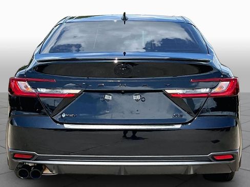 Used 2025 Toyota Camry SE w/ Convenience Package FWD image 5