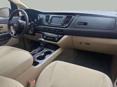 Used 2019 Kia Sedona LX FWD image 7