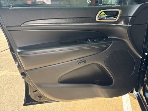 Used 2017 Jeep Grand Cherokee Limited AWD/4WD image 15