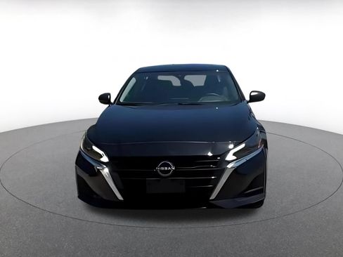 Used 2025 Nissan Altima 2.5 SV FWD image 4