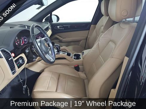 Used 2023 Porsche Cayenne w/ Premium Package AWD/4WD image 3