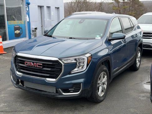 Used 2024 GMC Terrain SLE image 1