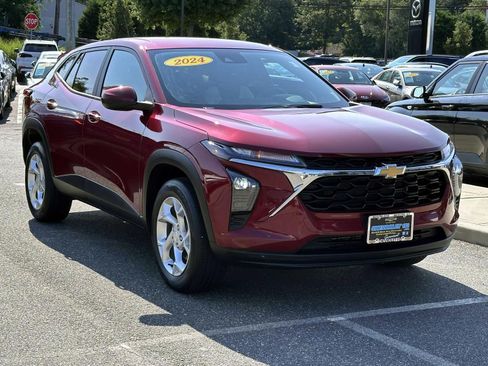 Used 2024 Chevrolet Trax LS w/ LS Convenience Package FWD image 5