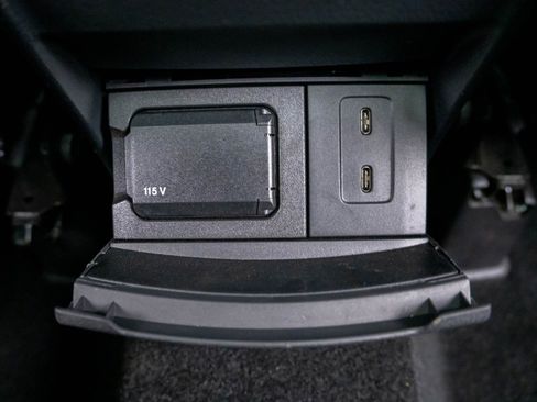 Used 2022 Mercedes-Benz GLB 250 4MATIC image 23