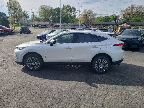 Used 2021 Toyota Venza XLE AWD/4WD image 3
