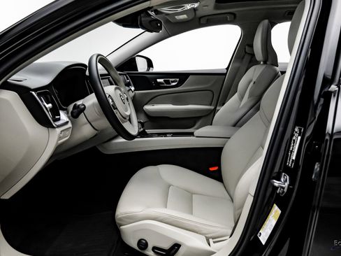 Used 2020 Volvo V60 T5 Momentum w/ Protection Package Premier image 33