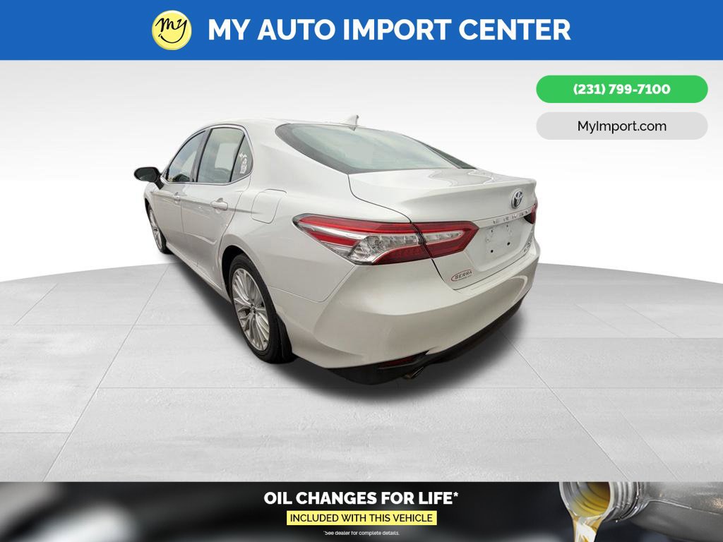 Used 2020 Toyota Camry XLE w/ Sunroof Package FWD image 4